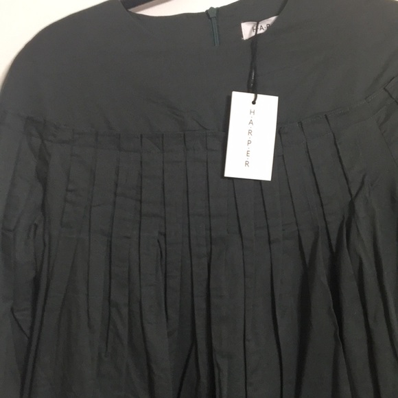 Beautiful pleated top dress - Picture 3 of 4